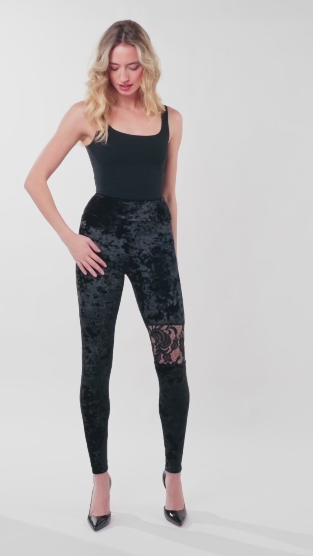 Leggings in Black Velvet and Lace