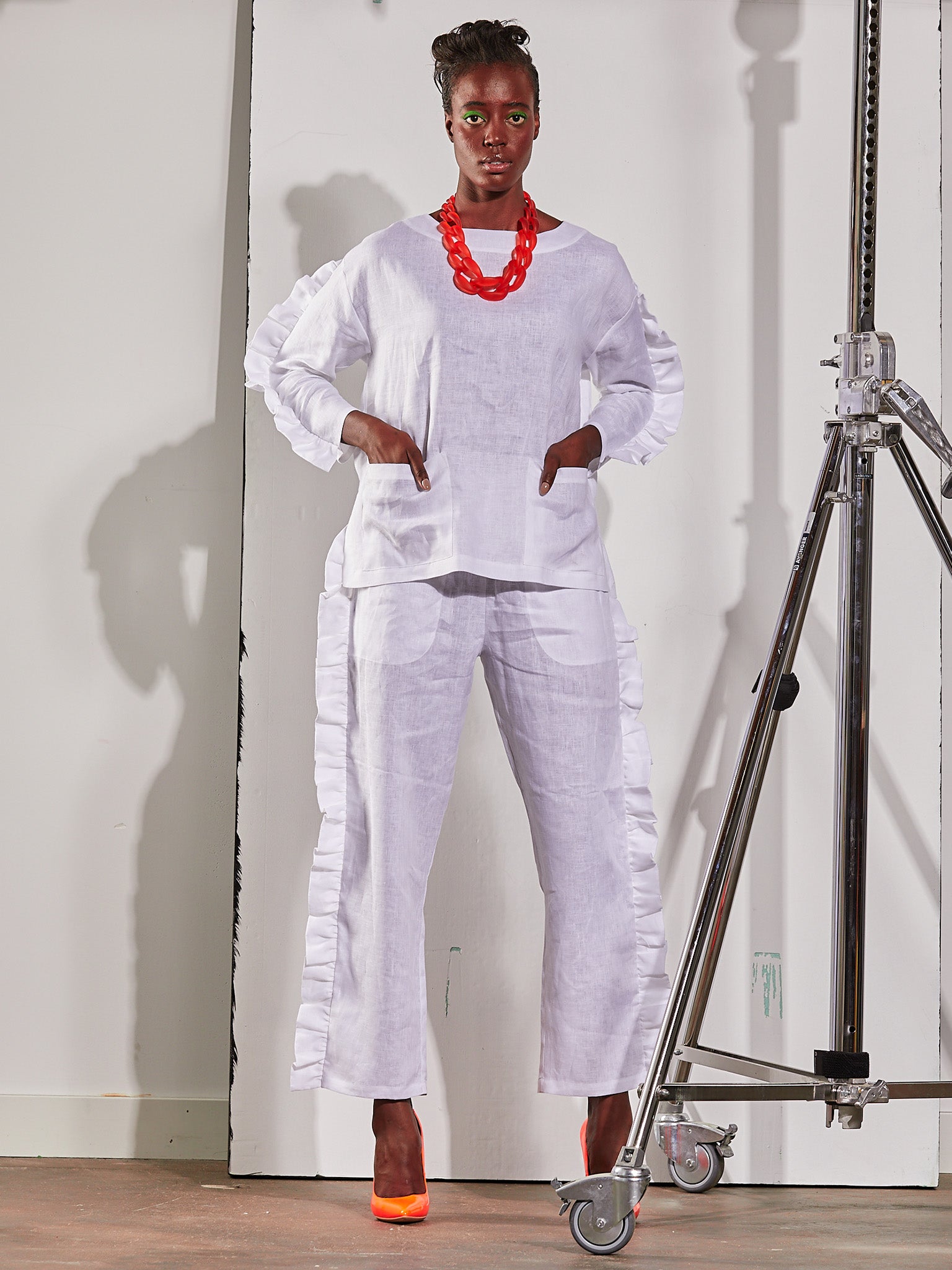 Women's Ruffle Blouse in White 100% Linen – Amy Page DeBlasio